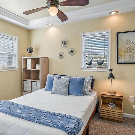 Retro Retreat In Dtsp - Explore The Downtown Area سانت بطرسبرج المظهر الخارجي الصورة
