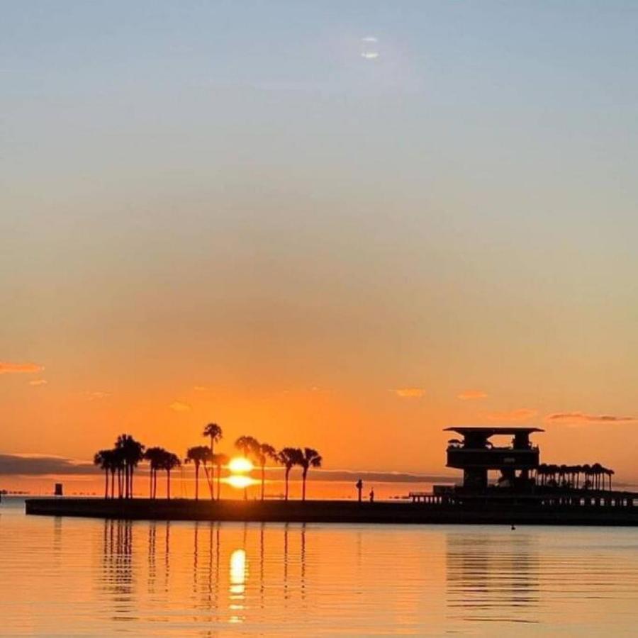 Retro Retreat In Dtsp - Explore The Downtown Area سانت بطرسبرج المظهر الخارجي الصورة
