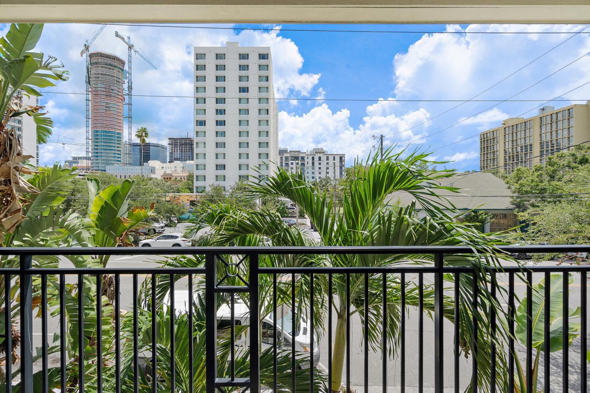 Retro Retreat In Dtsp - Explore The Downtown Area سانت بطرسبرج المظهر الخارجي الصورة