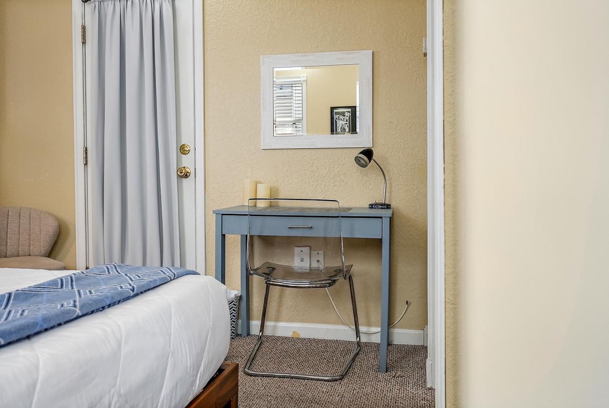 Retro Retreat In Dtsp - Explore The Downtown Area سانت بطرسبرج المظهر الخارجي الصورة