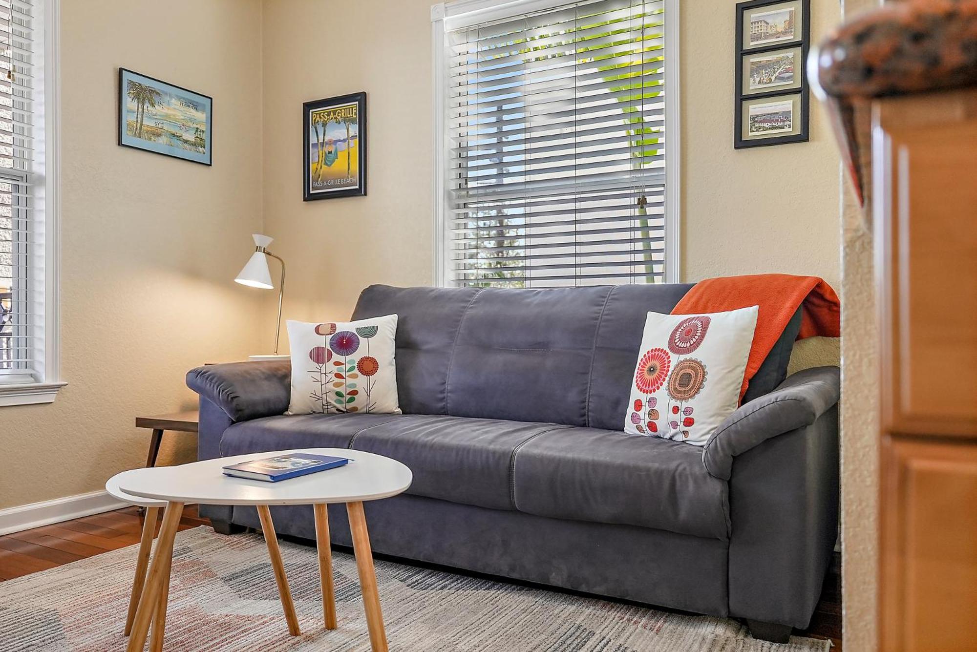 Retro Retreat In Dtsp - Explore The Downtown Area سانت بطرسبرج المظهر الخارجي الصورة