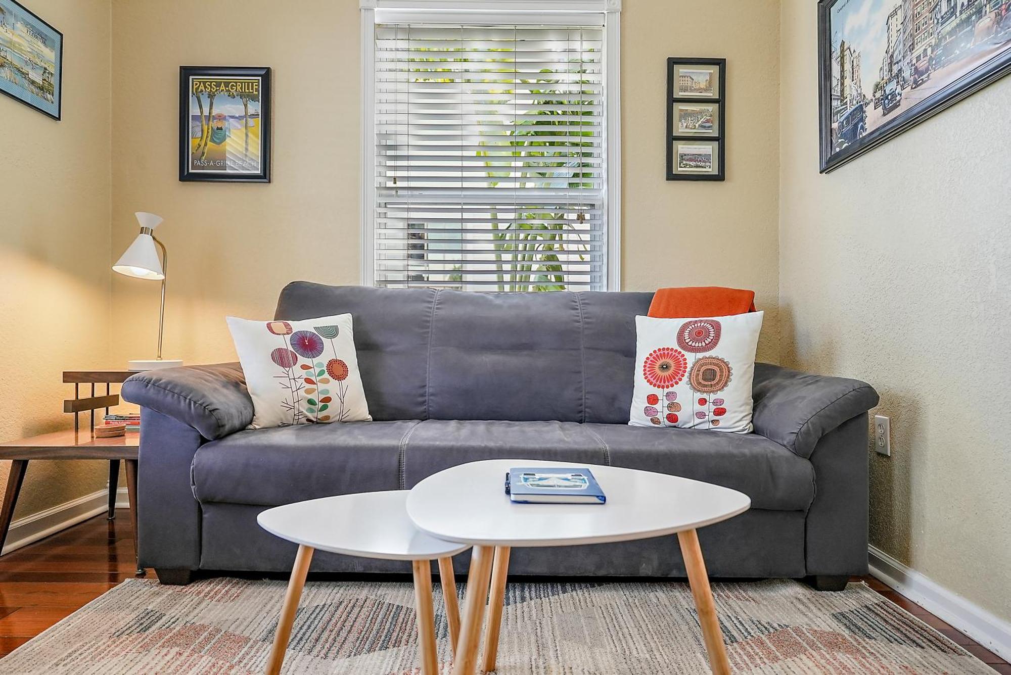 Retro Retreat In Dtsp - Explore The Downtown Area سانت بطرسبرج المظهر الخارجي الصورة