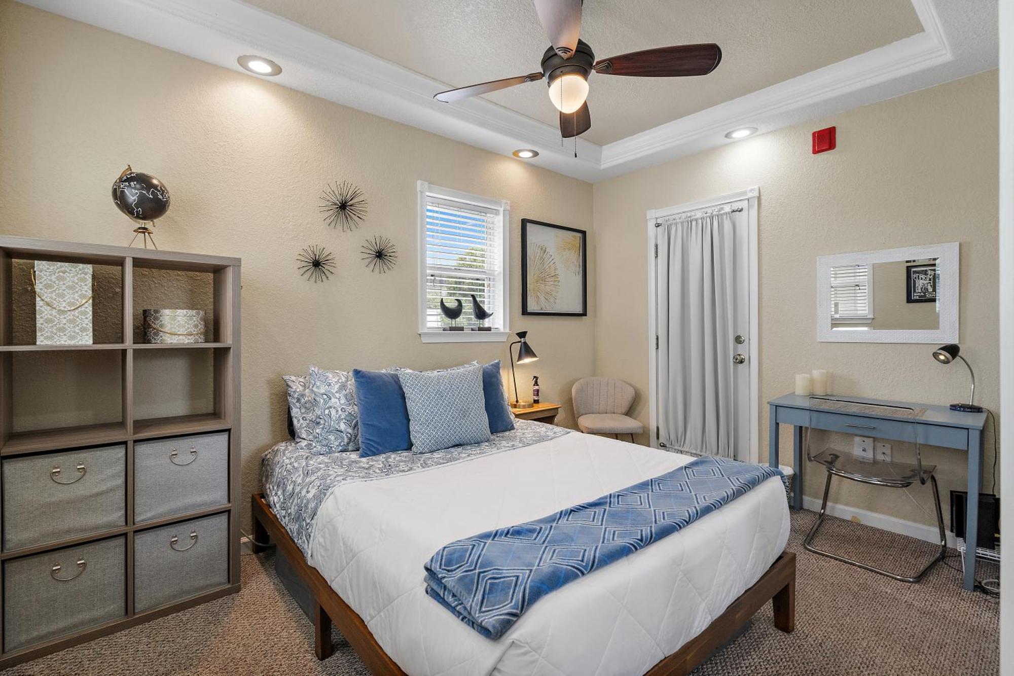 Retro Retreat In Dtsp - Explore The Downtown Area سانت بطرسبرج المظهر الخارجي الصورة