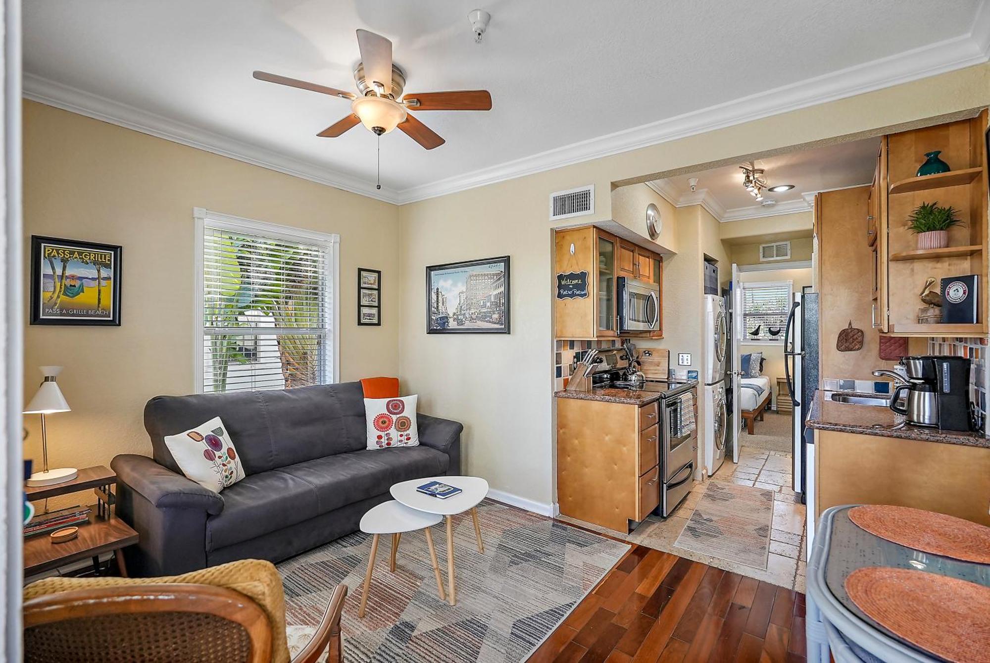 Retro Retreat In Dtsp - Explore The Downtown Area سانت بطرسبرج المظهر الخارجي الصورة